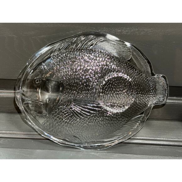Set of 4 Vintage Arcoroc Clear Glass 9” Poisson Fish Cocktail Plates - Picture 3 of 5